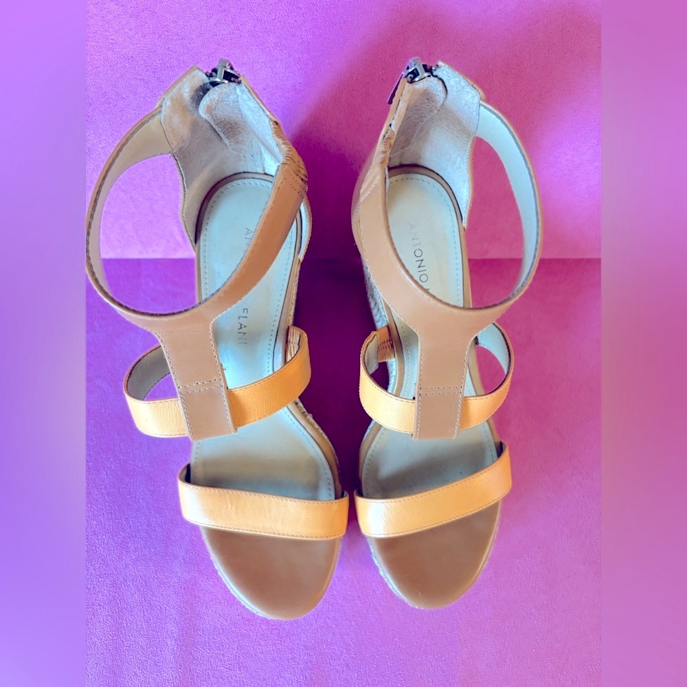 Antonio Melani Tan Leather Wedge T Strap Wedge Sandal Size 7 - Picture 4 of 14